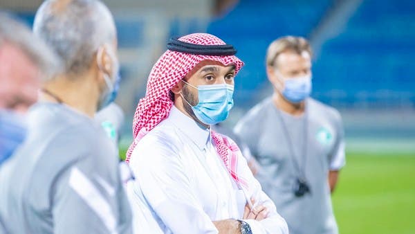 عبدالعزيز الفيصل يزور تدريبات المنتخب السعودي