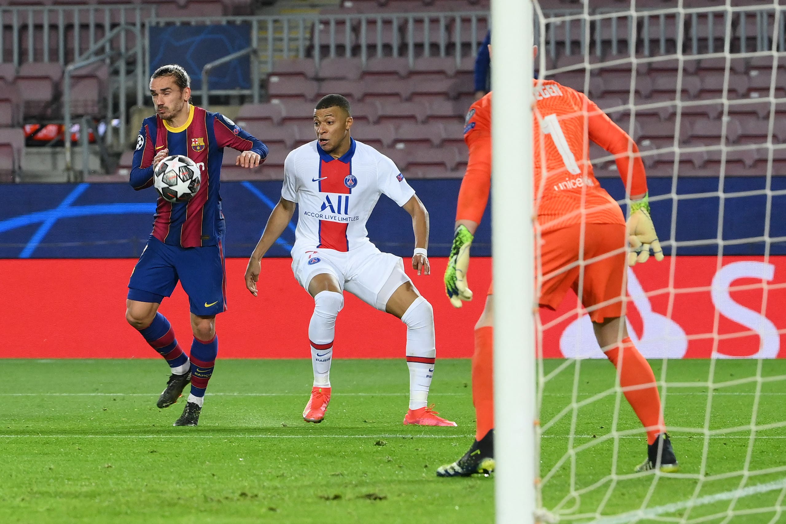 4 من نجوم برشلونة تحت مقصلة لابورتا - اخبار الامارات ENN