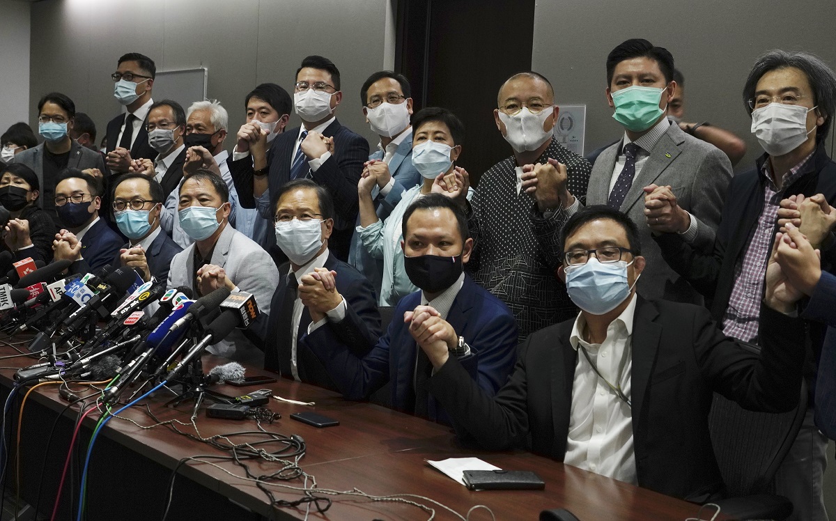 中國：香港泛民議員遭北京撤職