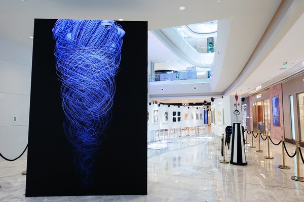 买得起艺术周主展区，Tony Brown多媒体新作“流星”