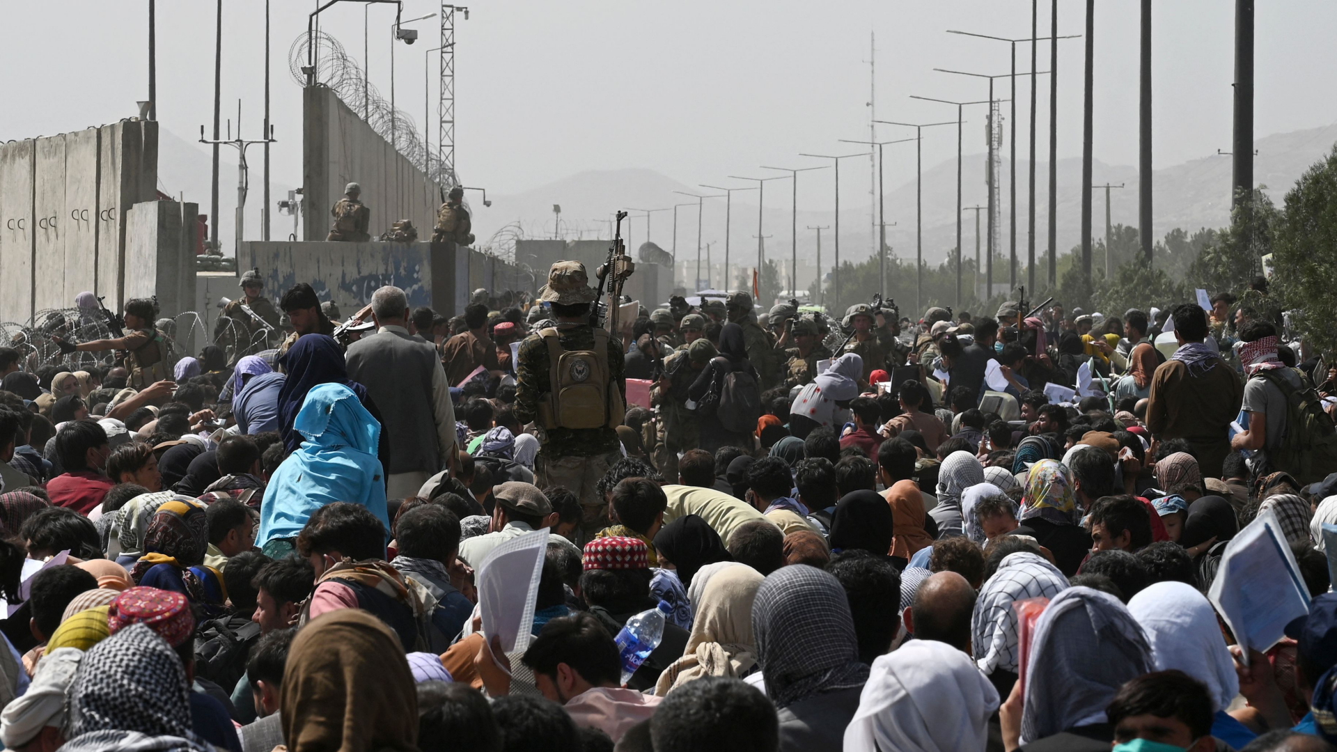 Mehrere Tote bei Massenpanik am Flughafen Kabul