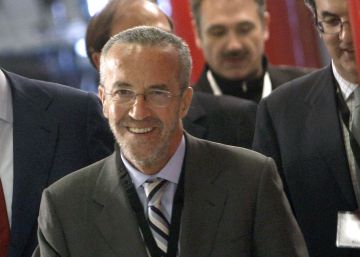 Casado ultima la salida de Arriola tras 29 años asesorando al líder del PP | España