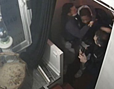 Suspendidos tres policías franceses tras propinar una paliza a un hombre negro en París