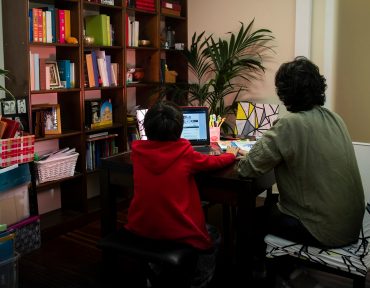 Enferma y expedientada por no llevar a su hijo al colegio: “Si trae el virus, podría ser letal para mí”