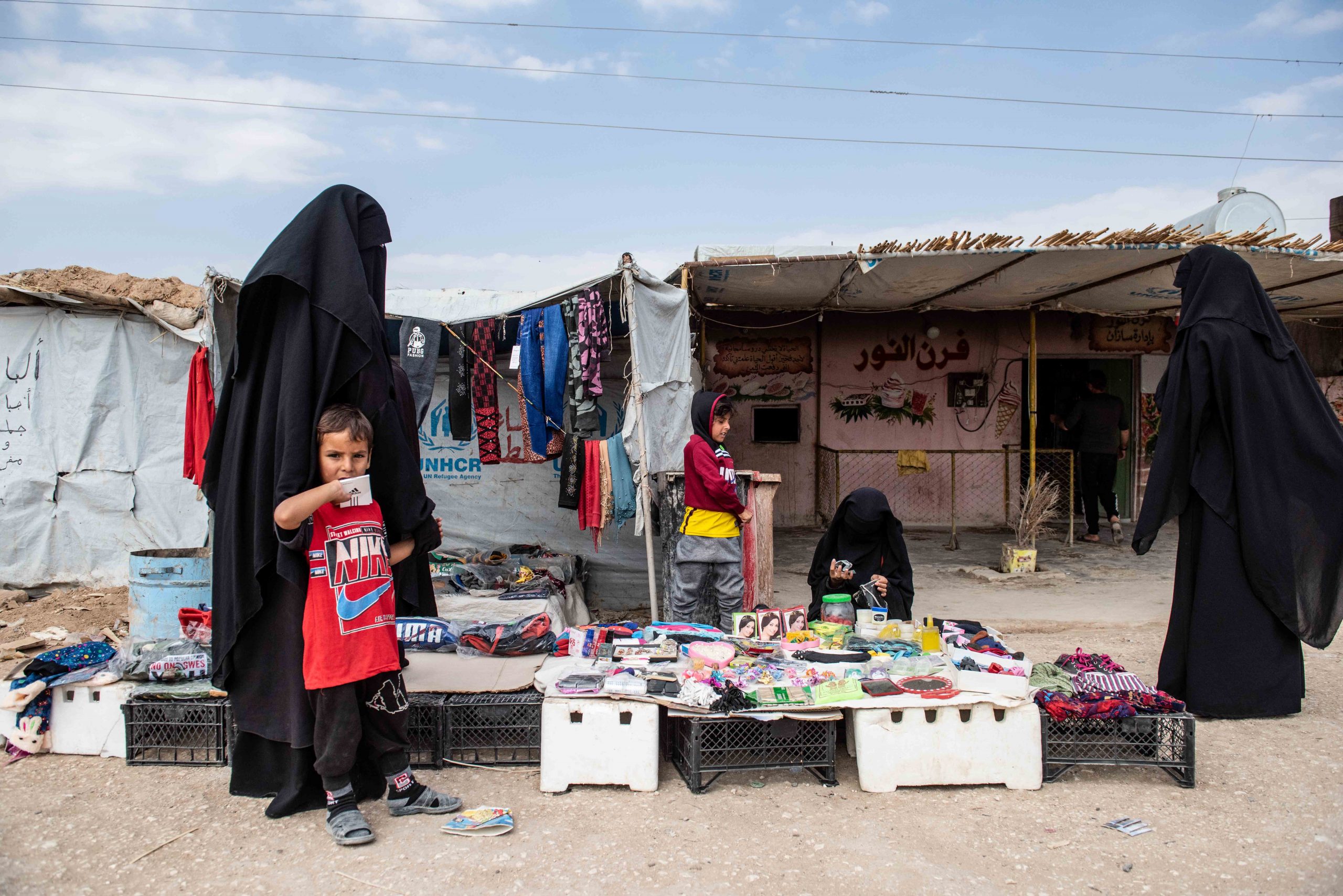 Las mujeres del ISIS imponen su califato en el campo sirio de Al Hol