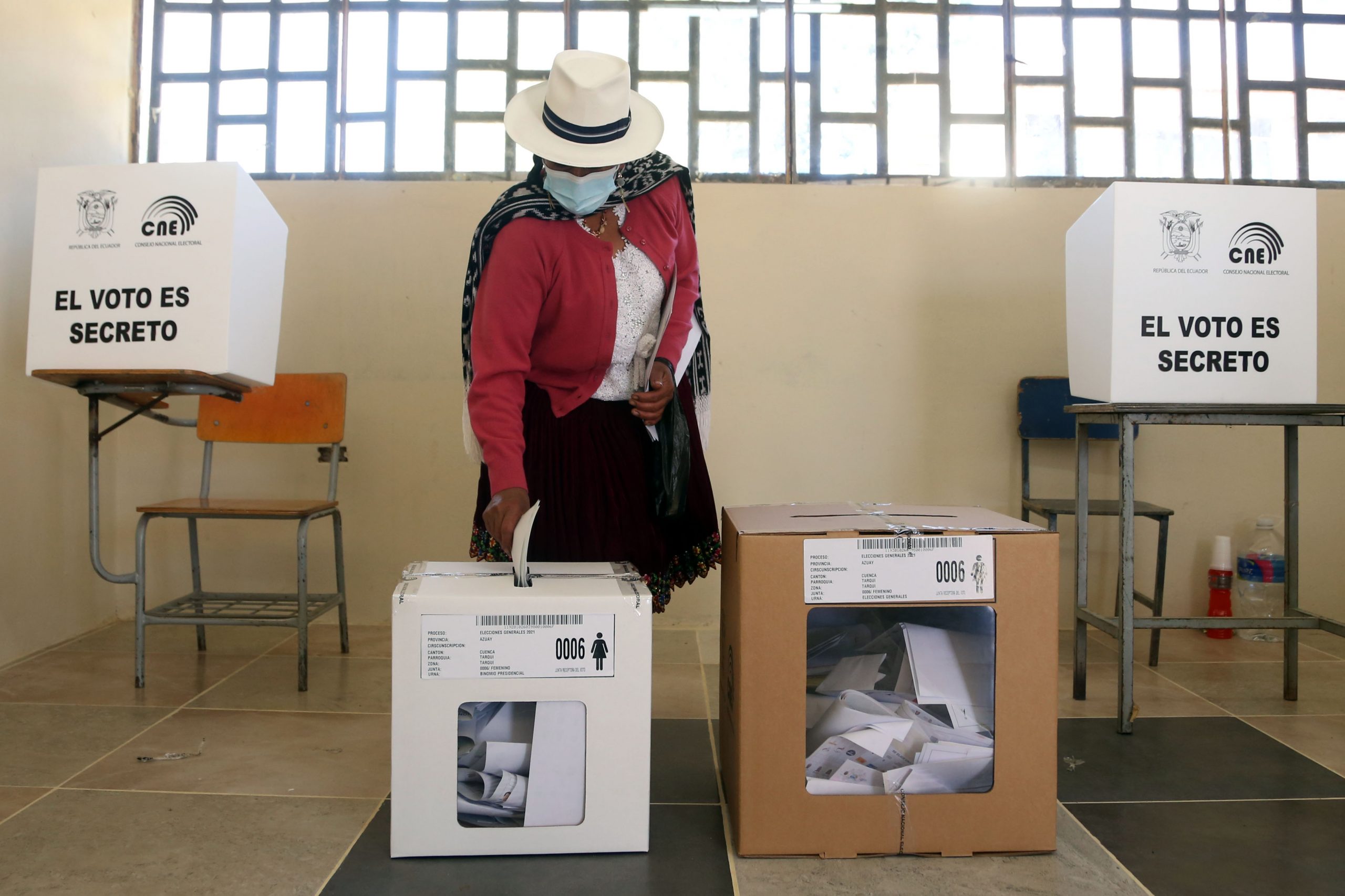 Los sondeos a pie de urna apuntan a una segunda vuelta de las elecciones presidenciales en Ecuador