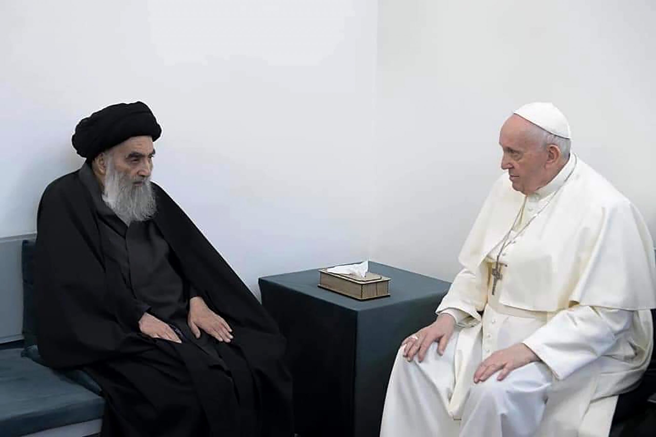 El Papa visita en Irak al líder chií Ali Sistani y agradece su defensa de “los perseguidos” por el Estado Islámico