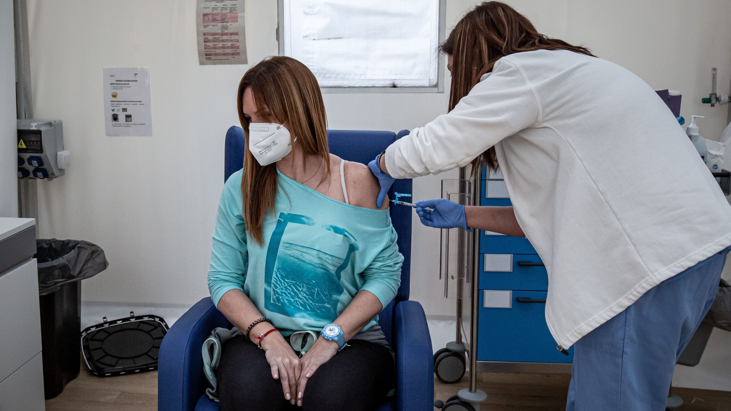 Las dosis previstas de la vacuna cubrirían al menos un pinchazo al 70% de la población en junio