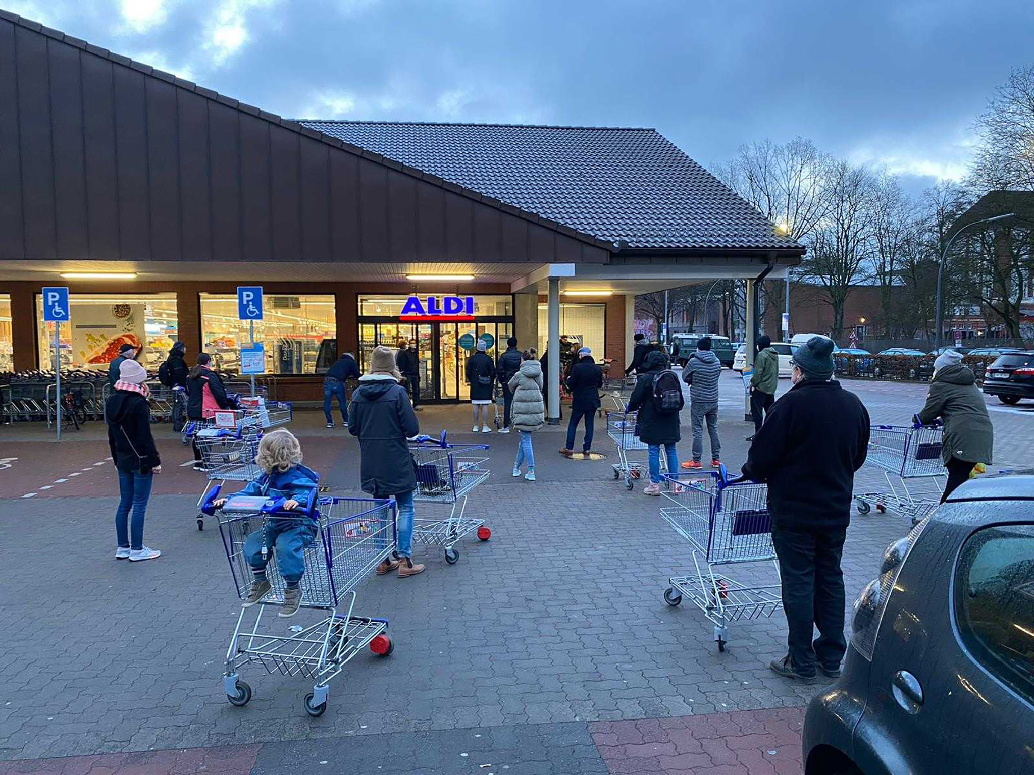 Se agotan en minutos los primeros ‘autotest’ rápidos de covid que se venden en los Aldi y Lidl de Alemania