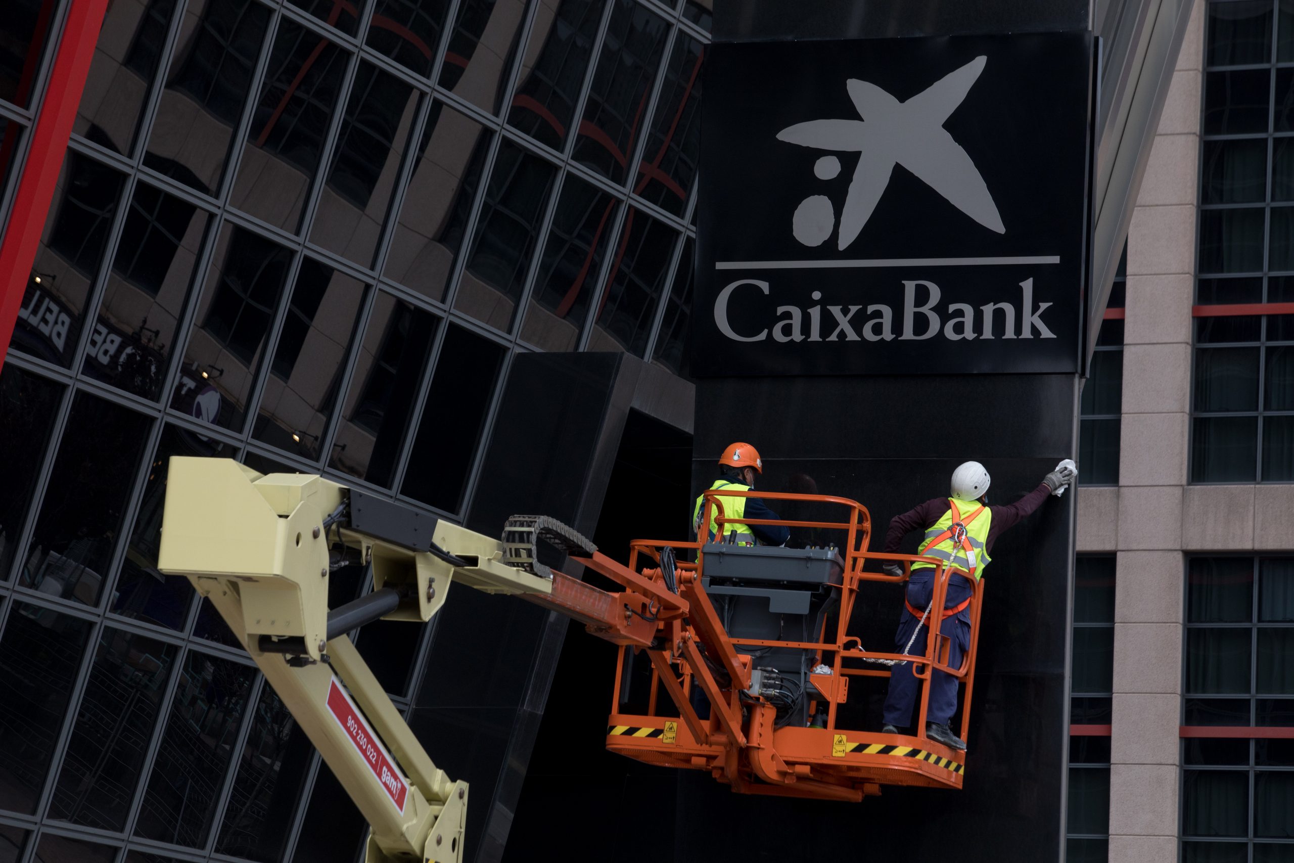 CaixaBank plantea el mayor ERE de la banca: 8.291 empleados, el 19% de la plantilla en España