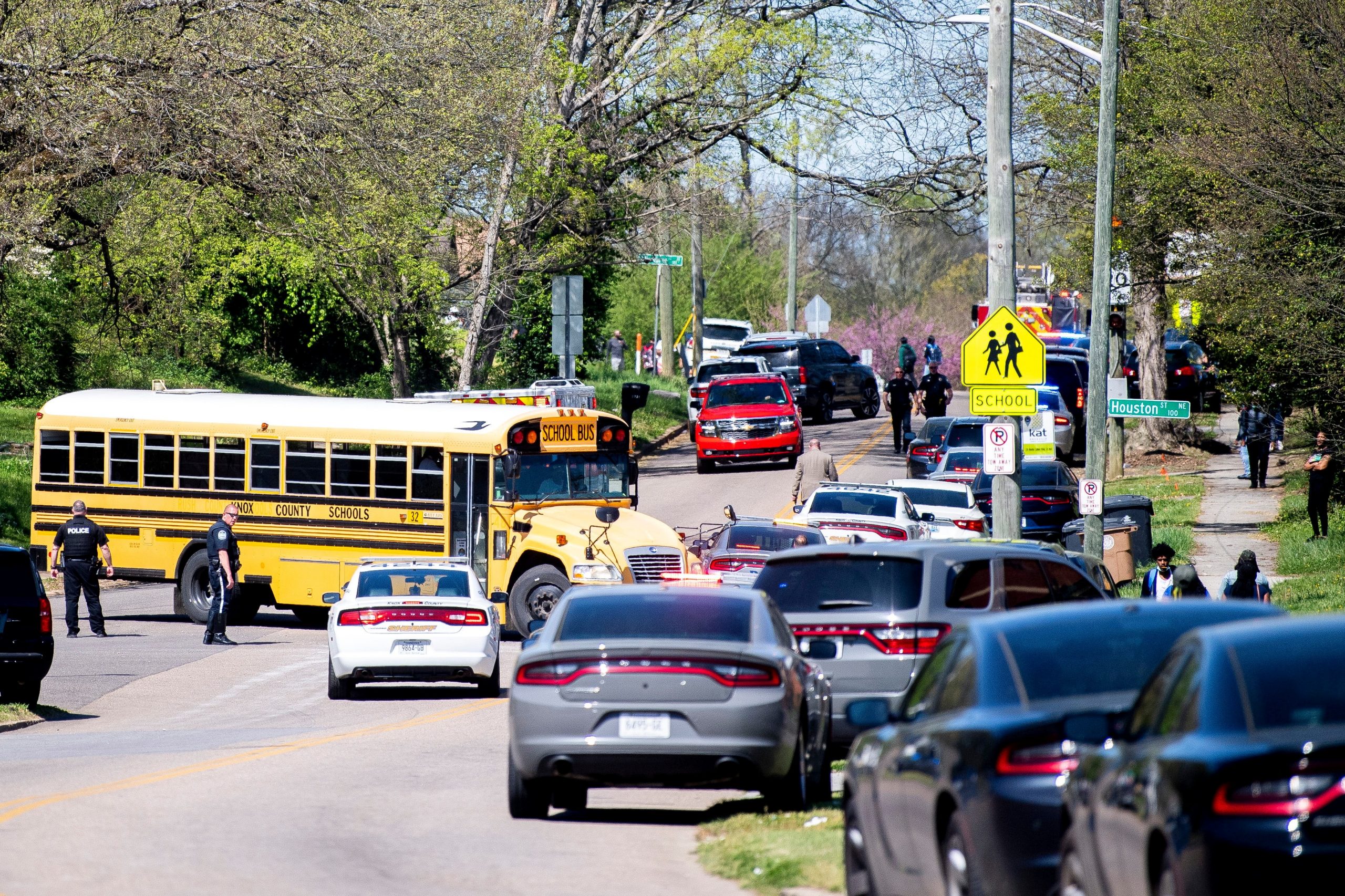 La policía abate a un estudiante armado en un instituto de Tennessee