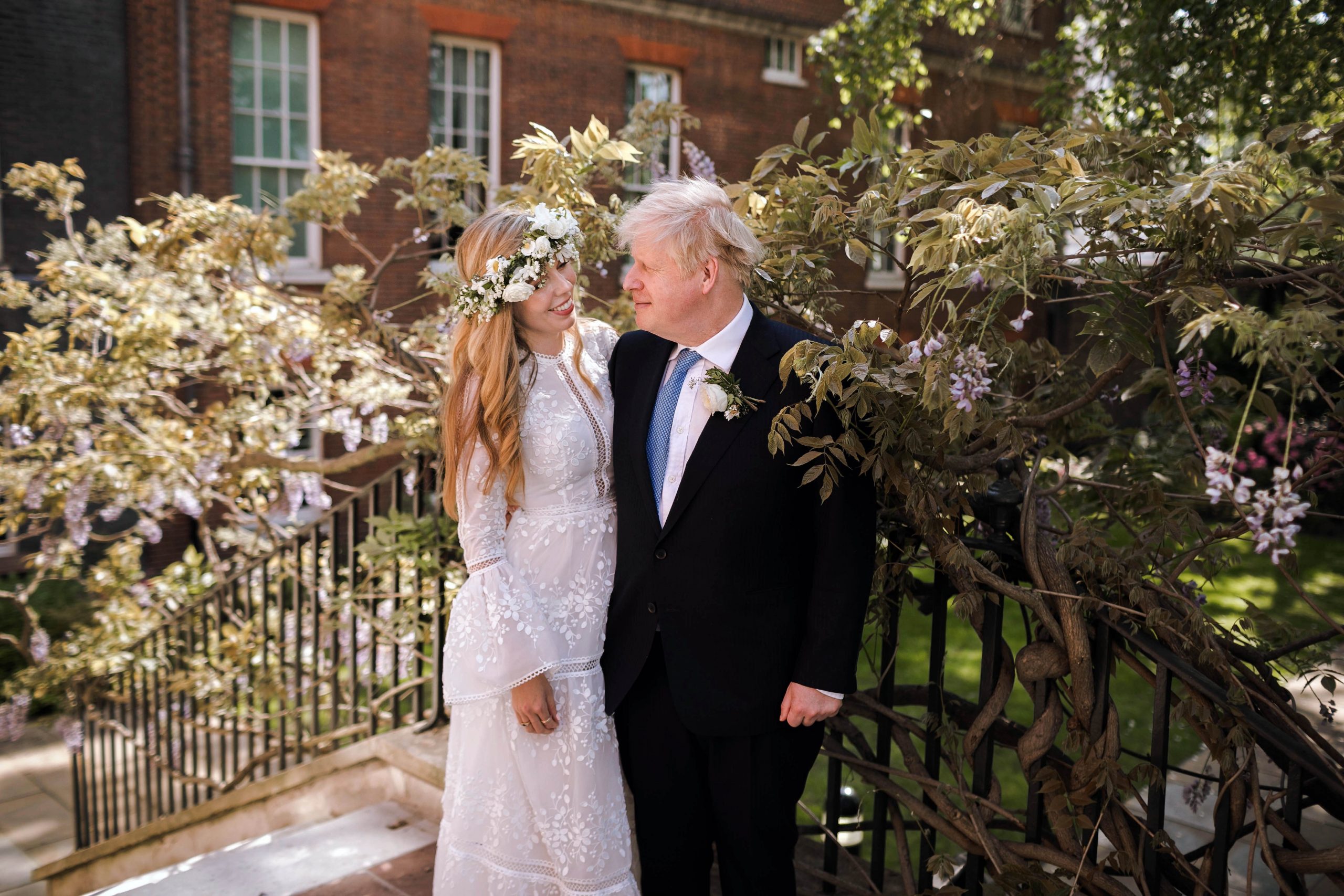 Boris Johnson y Carrie Symonds se casan por sorpresa en una ceremonia íntima