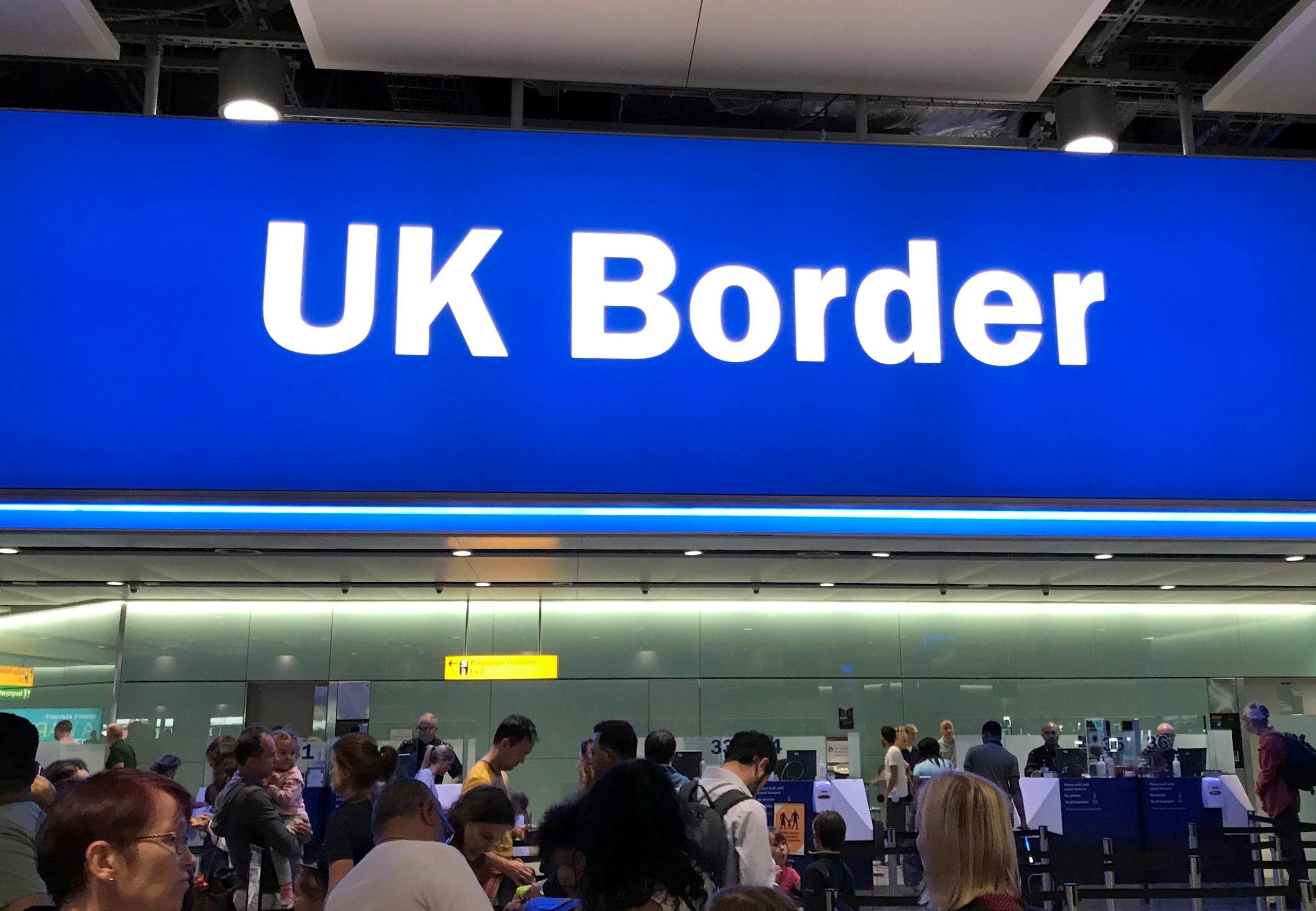 El Gobierno británico dará 28 días a los residentes de la UE para que regularicen su situación tras el Brexit