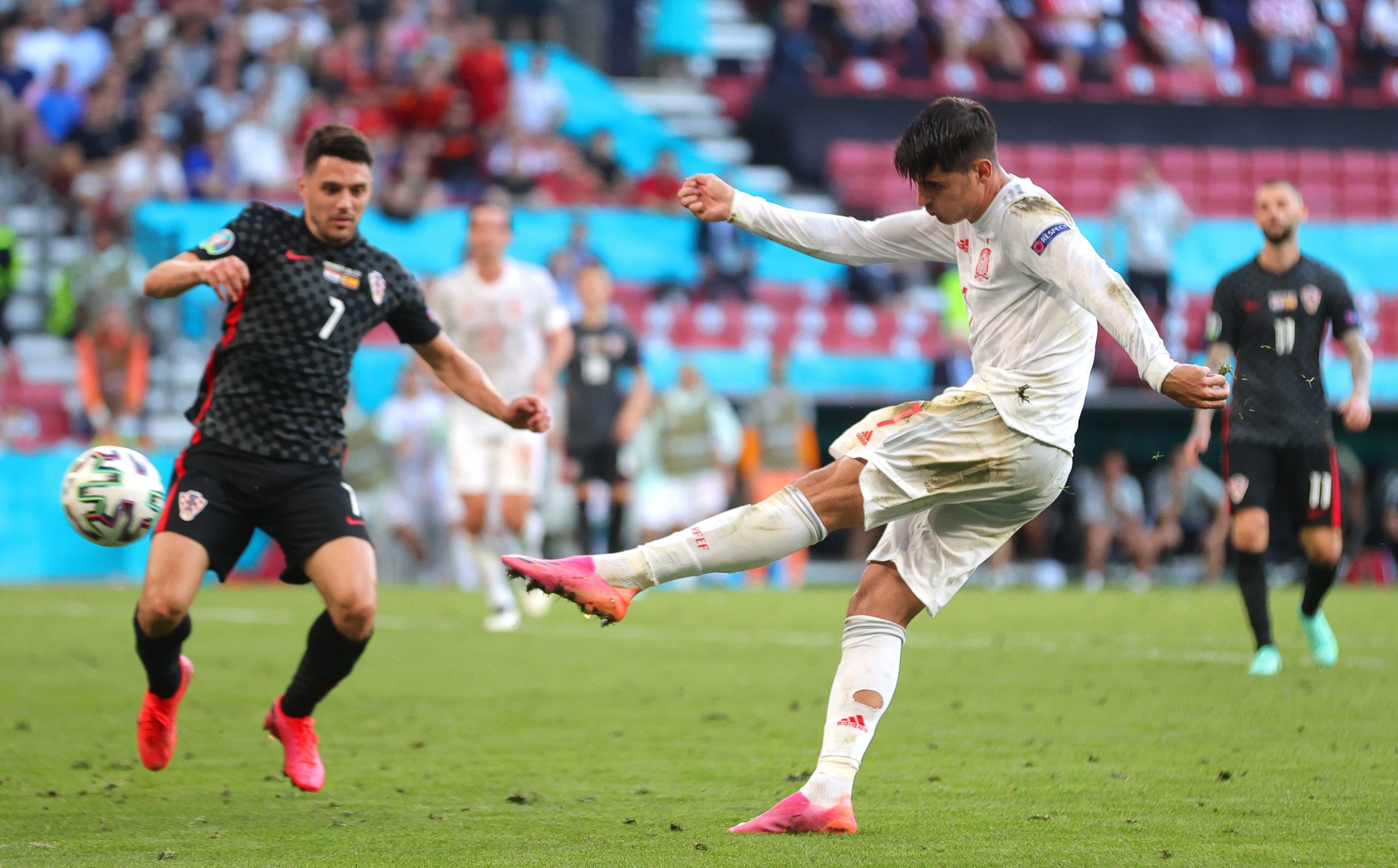 España remonta a España