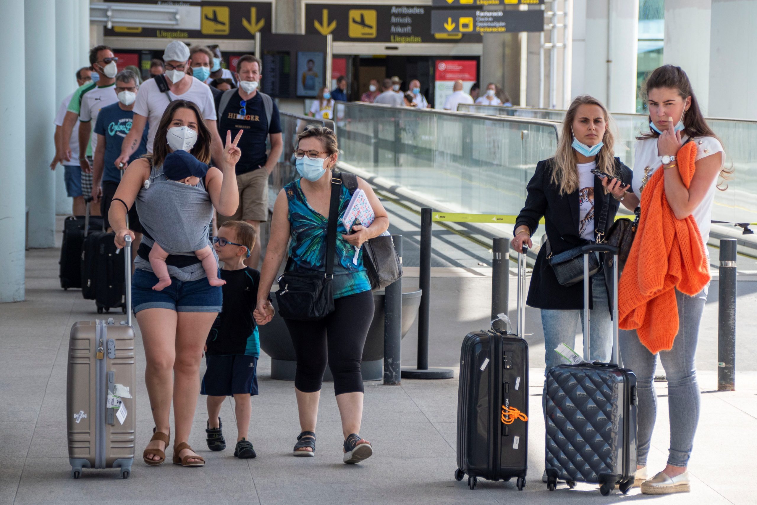Guía actualizada para viajar a España: así quedan los requisitos de acceso para los turistas extranjeros
