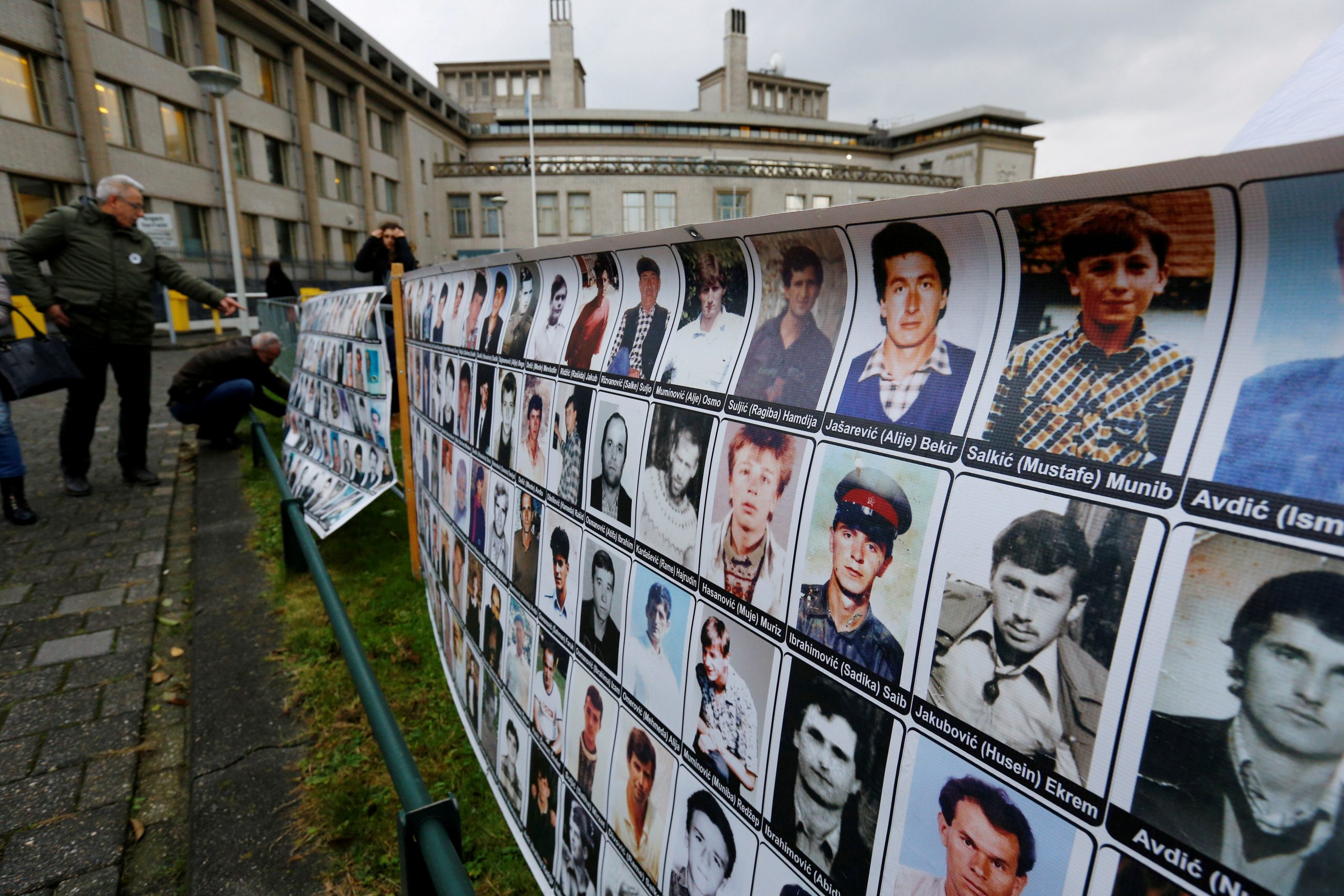 Los jefes del espionaje serbio con Milosevic, condenados a 12 años de prisión por crímenes de guerra contra bosnios y croatas