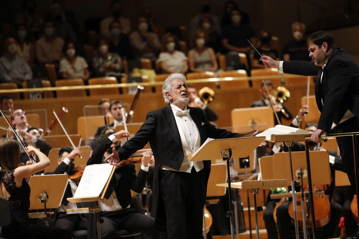Plácido Domingo arranca cinco bises en su regreso a los escenarios españoles
