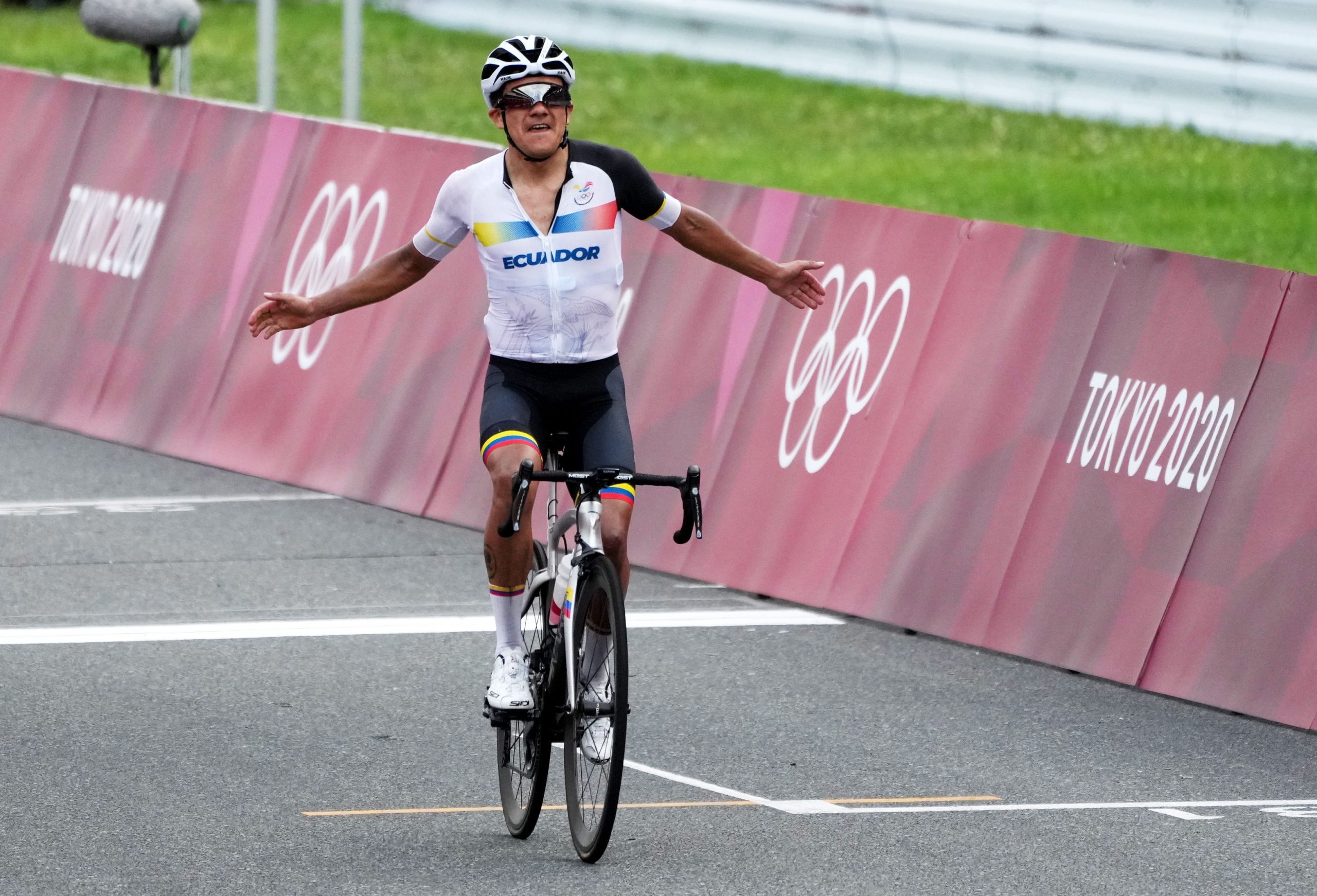 Carapaz engrandece los Juegos Olímpicos al proclamarse campeón de ciclismo en Fuji