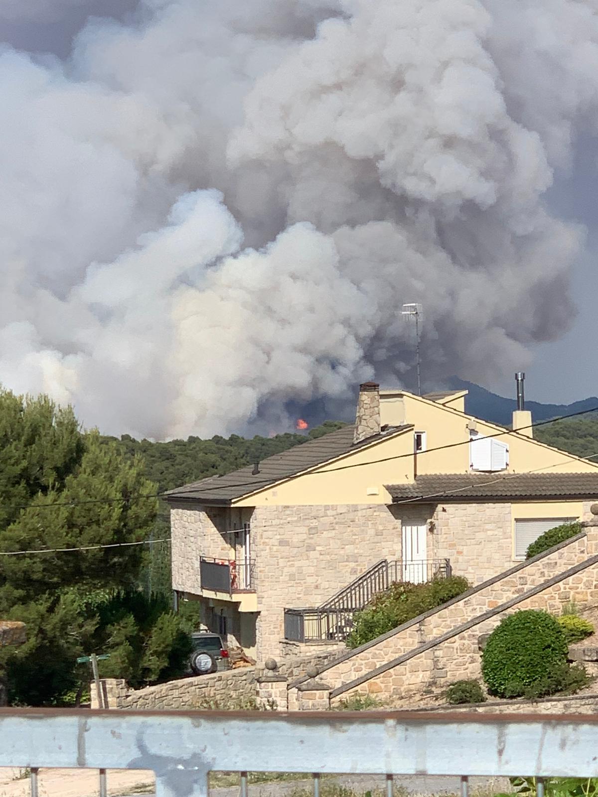 El incendio de Santa Coloma de Queralt, en Tarragona, afecta ya más de 150 hectáreas