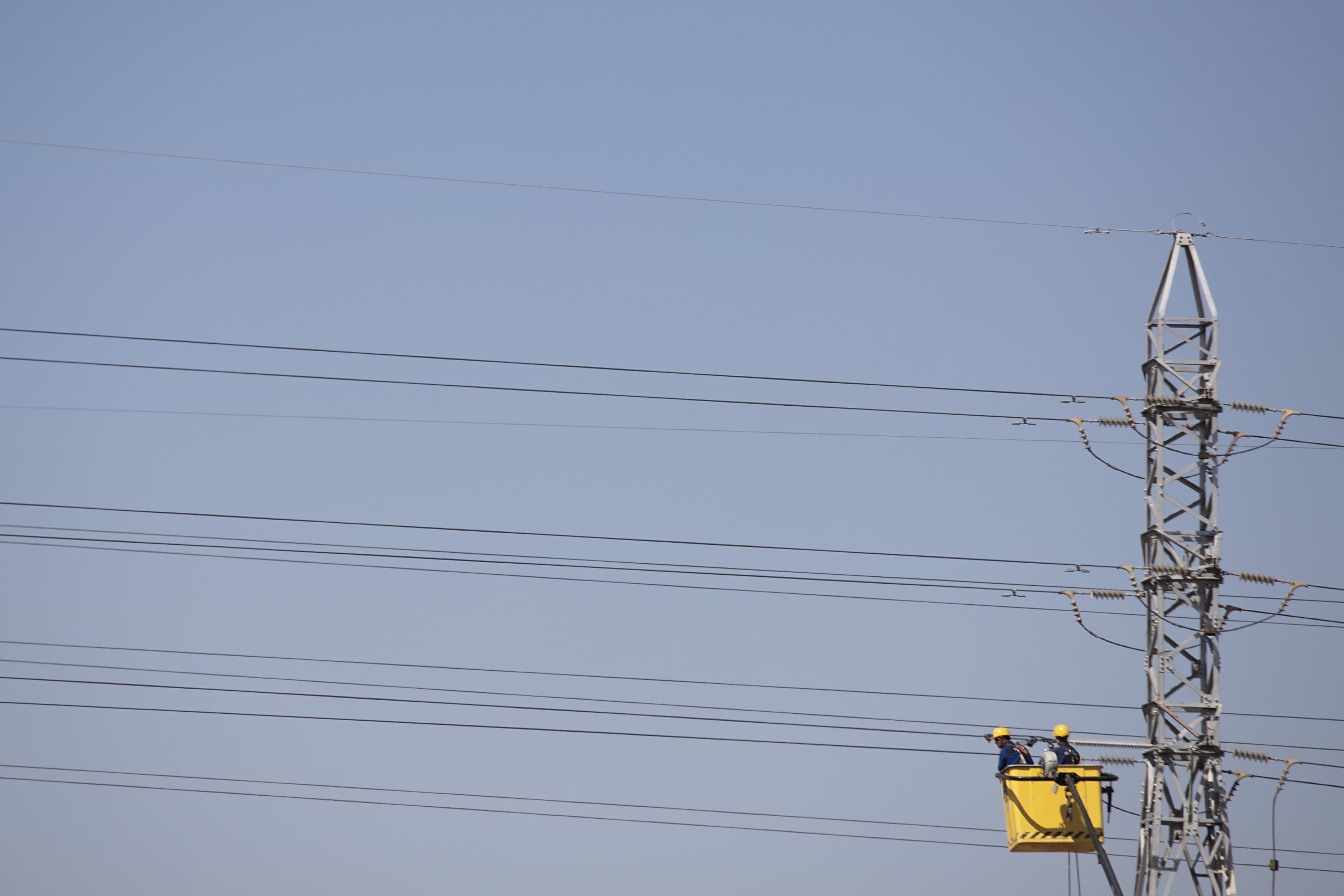 El precio mayorista de la luz vuelve a acercarse a los 100 euros y se encamina a marcar el mes más caro de la historia