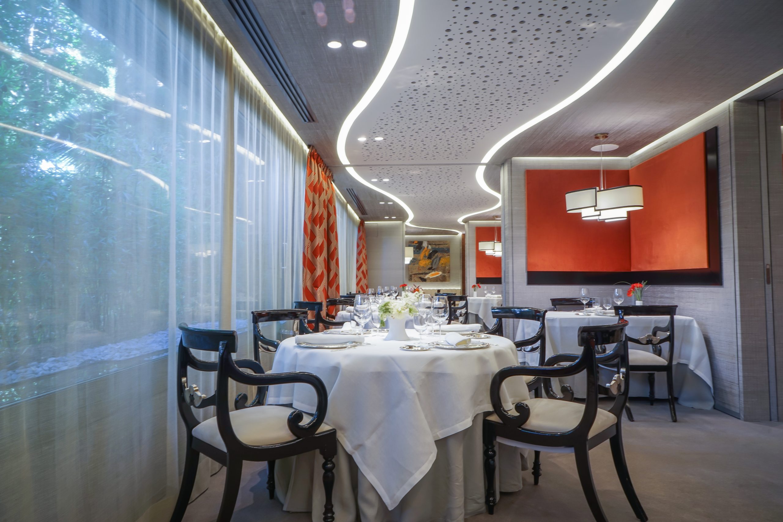 Julio Iglesias y la temperatura del vino o la boda de Carmen Sevilla: reabre Zalacaín, primer tres estrellas de España