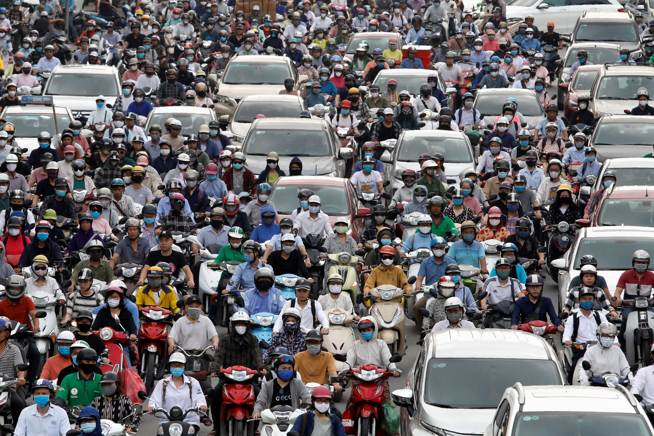 Los expertos contradicen a Almeida: las motos no son movilidad sostenible
