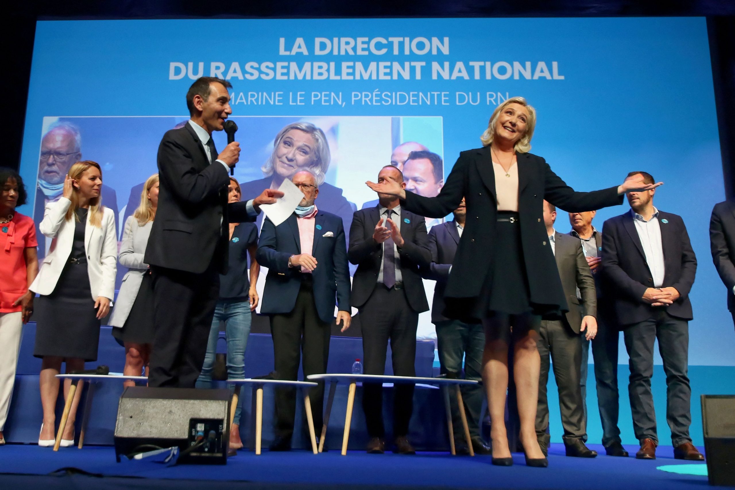 Marine Le Pen pone en marcha su incierta campaña hacia el Elíseo