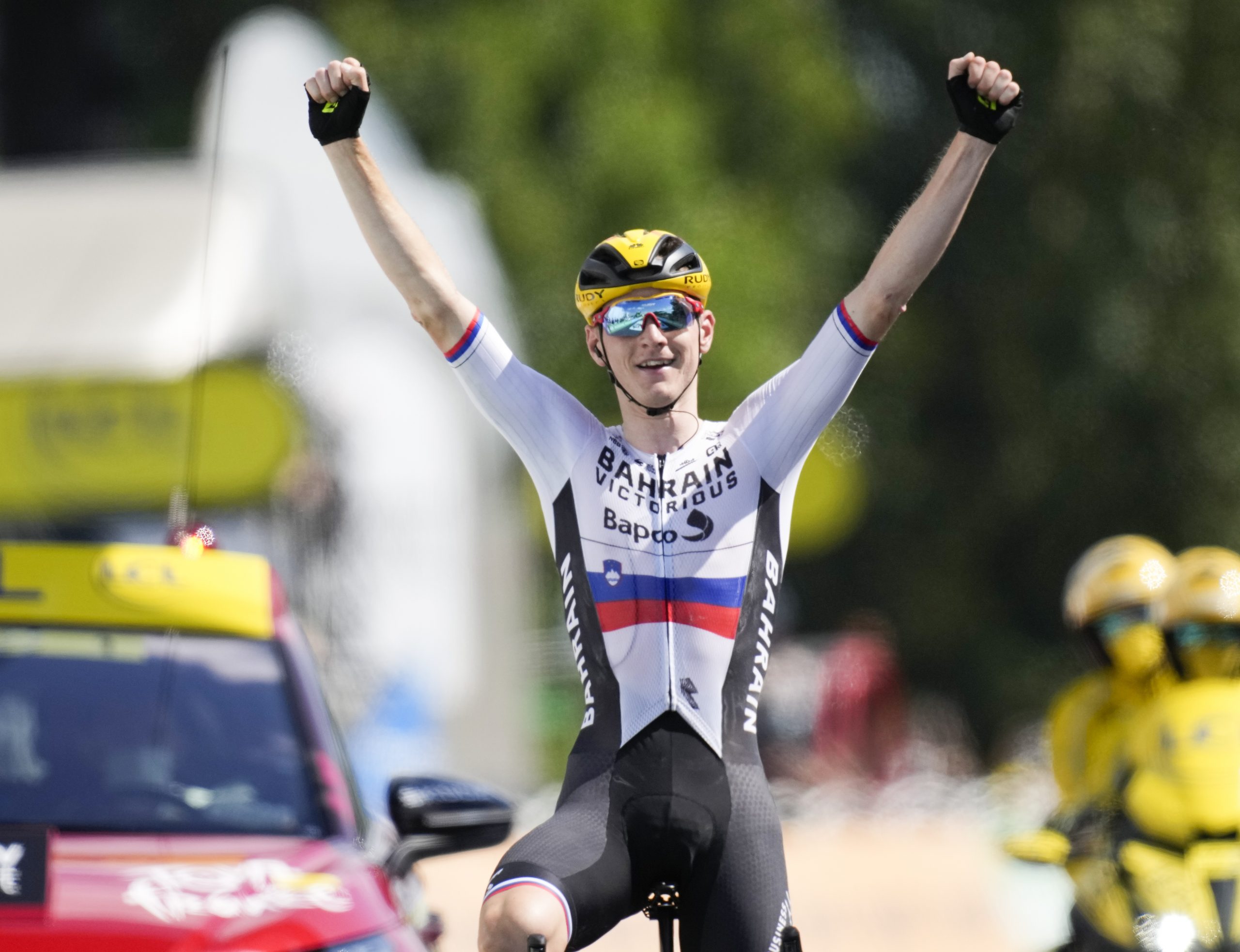 Matej Mohorič gana la etapa 19 del Tour