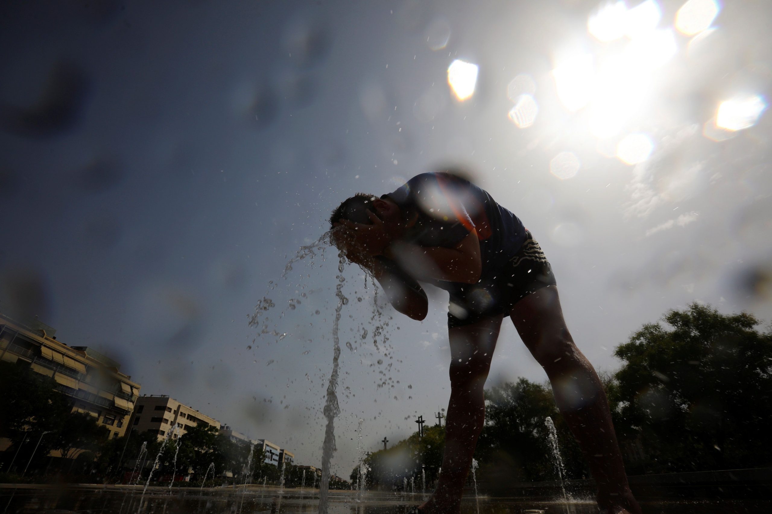 El calor extremo pone en alerta este sábado a casi toda España, con máximas de 46 grados