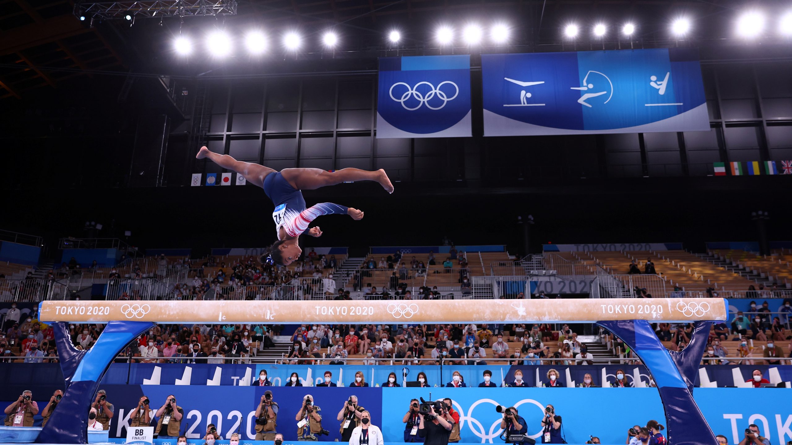 Simone Biles, bronce en barra, oro en coraje