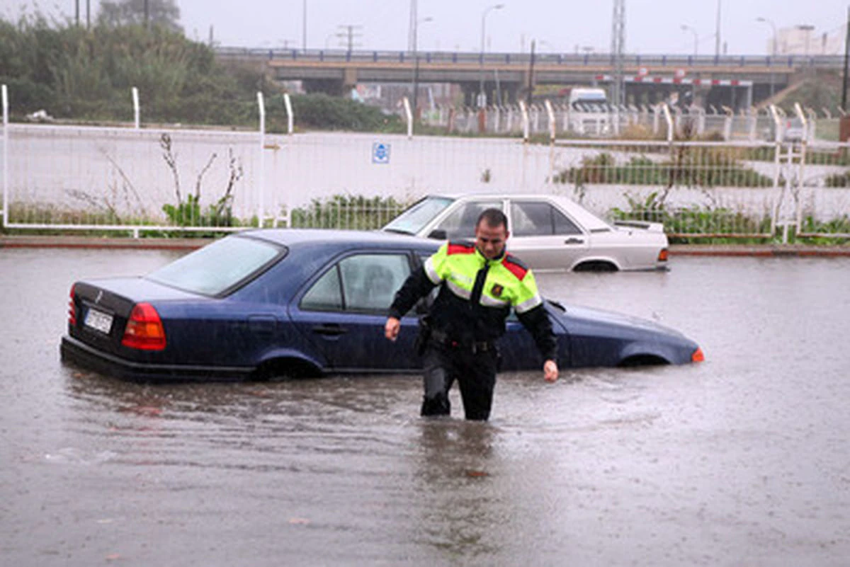 Las fuertes lluvias provocan inundaciones en viviendas y carreteras en el centro y este peninsular