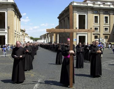 Entre Rome et la Fraternité Saint-Pie-X, trente ans de relations tumultueuses