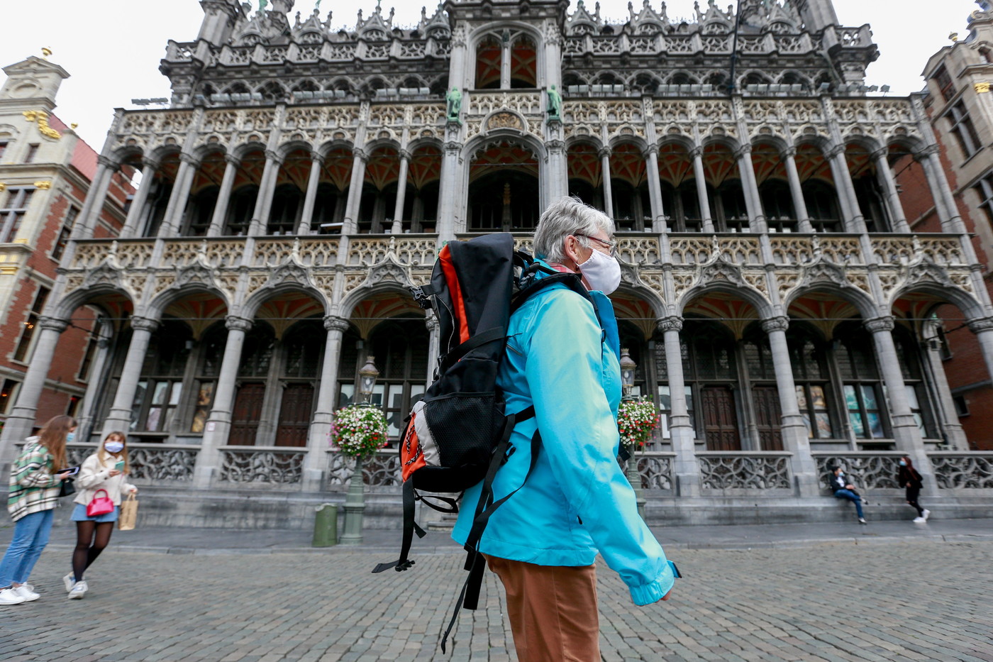 début du couvre-feu en France et nouvelles mesures de restriction en Europe