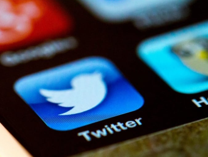 Twitter : l'équilibre délicat entre modération et censure