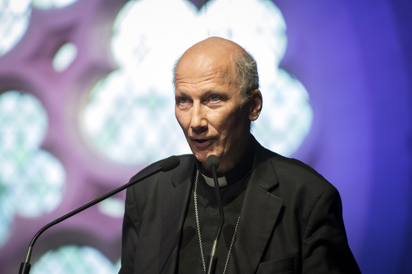 « Ceux qui réfléchissent à la dignité humaine continueront à éclairer les consciences »