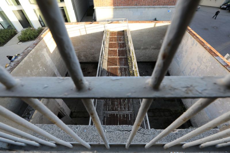 Former Stasi-U-prison to be rehabilitated 05 December 2018, Mecklenburg-Western Pomerania, Rostock: The inner courtyard of the former Stasi prison, until recently the seat of the documentation and memorial site. For the building section of the former district administration Rostock of the Ministry for State Security, the comprehensive basic refurbishment by the Betrieb für Bau und Liegenschaften (BBL) starts in December 2018. The work is to last until July 2020 and cost 3.6 million euros. Photo: Bernd Wüstneck/dpa