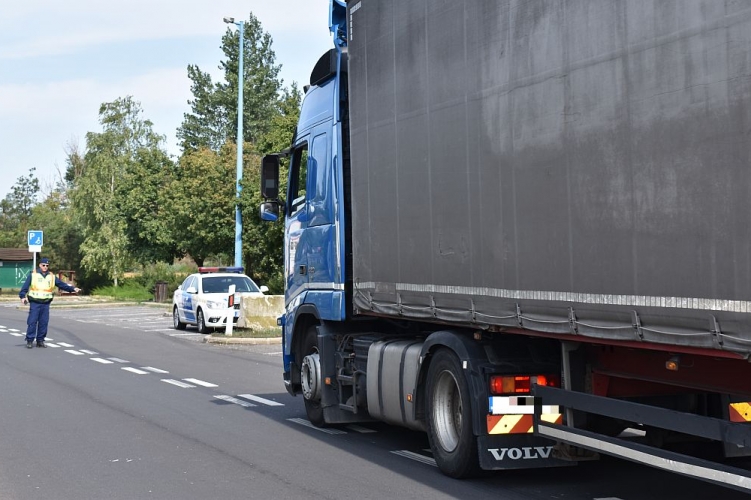 Folyamatos rendőri jelenlét az M1-es autópálya Győr-Moson-Sopron megyei szakaszán