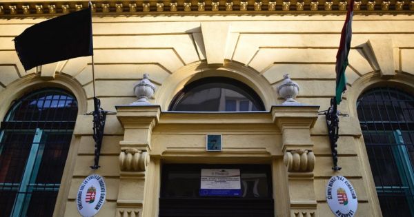 Nem érettségiztethet a Szinyei Merse Pál Gimnázium a következő tanévben