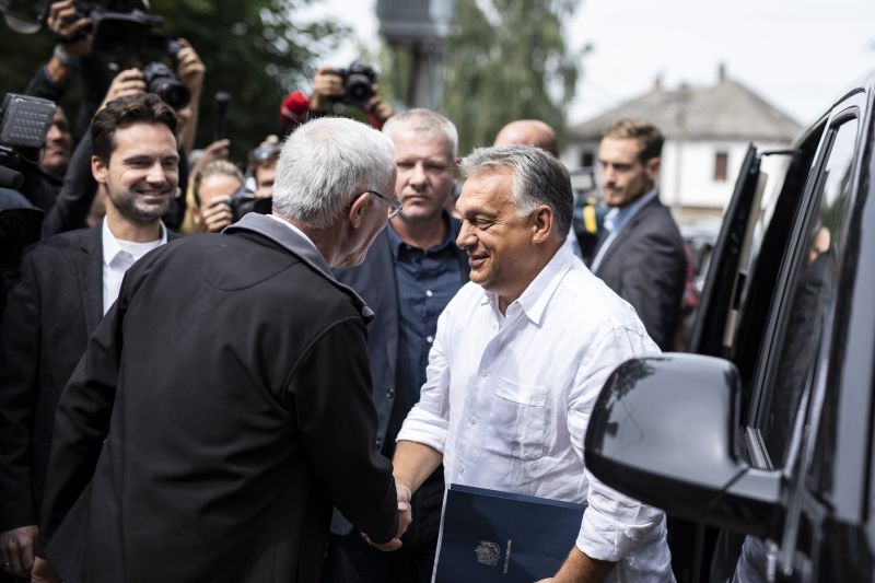 Orbán most már eredményeket akar a miniszterétől