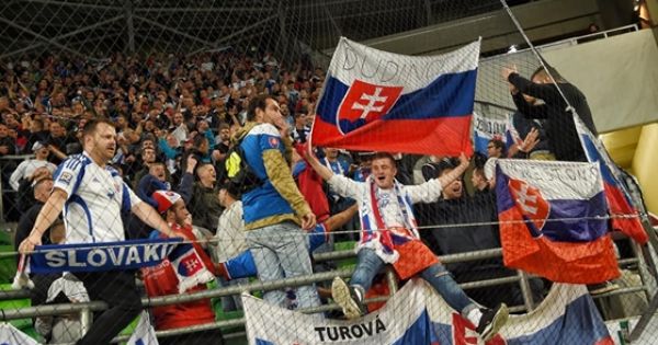 Behívatta a szlovák külügy a magyar nagykövetet a magyar-szlovák meccs miatt
