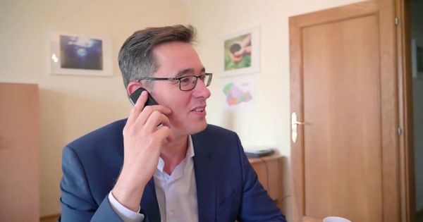 Karácsony a választók aláírása után a hangjukat is elkérné