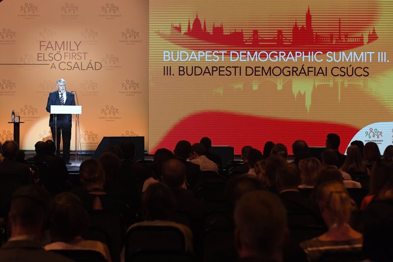 Kásler a napkeleti országokat dícsérte az értékvesztett nyugatiakkal szemben