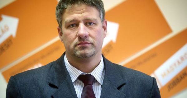 Nyolc és fél évet, illetve teljes vagyonelkobzást kért az ügyészség Simonka Györgyre