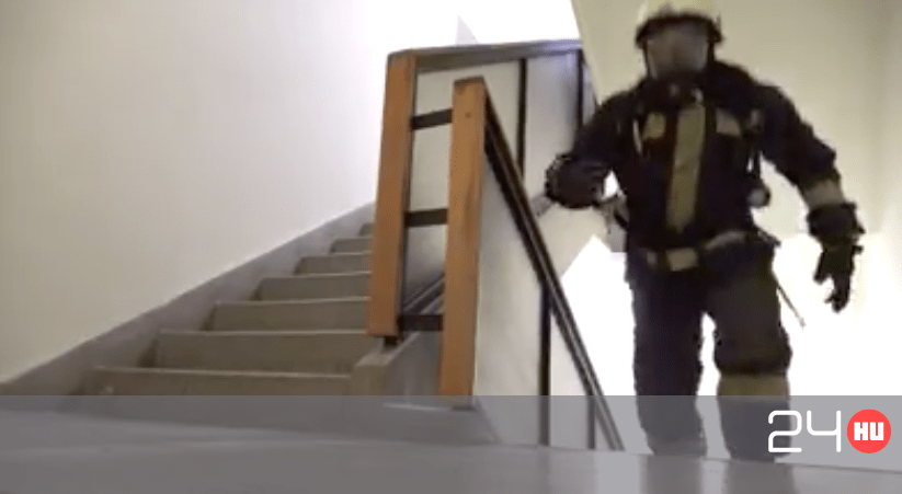 Videó: kevesebb, mint 3 perc alatt futott fel 22 emeletnyit egy budapesti tűzoltó