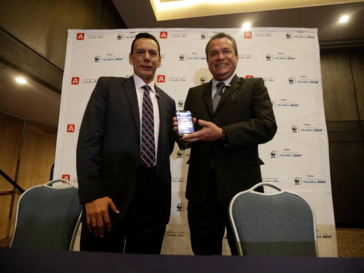 Fundación Telmex entrega 250 celulares en Guadalajara
