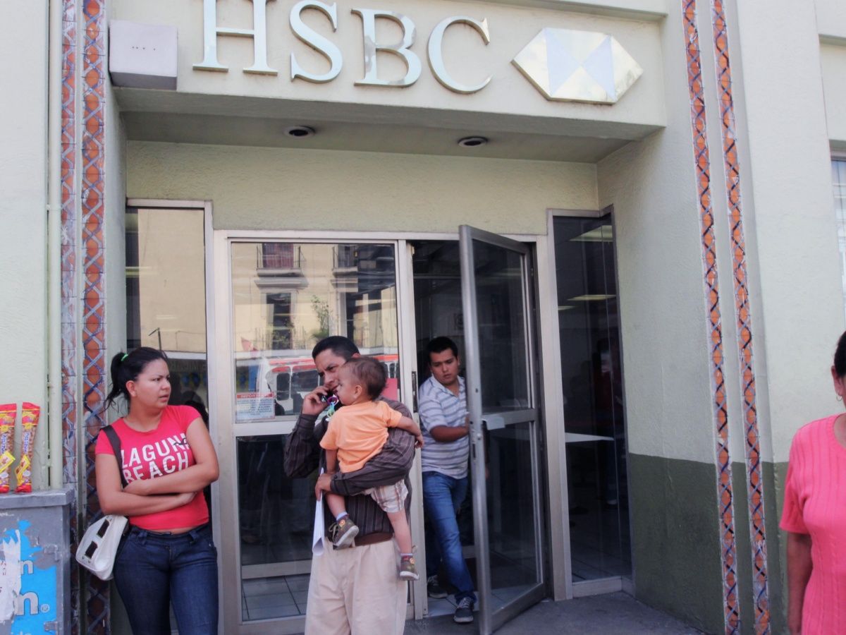 Incertidumbre económica pegará a crédito de la banca: Fitch Ratings