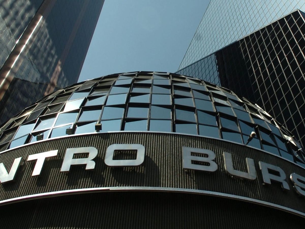 La BMV cae por débil actividad económica y reportes de Pemex