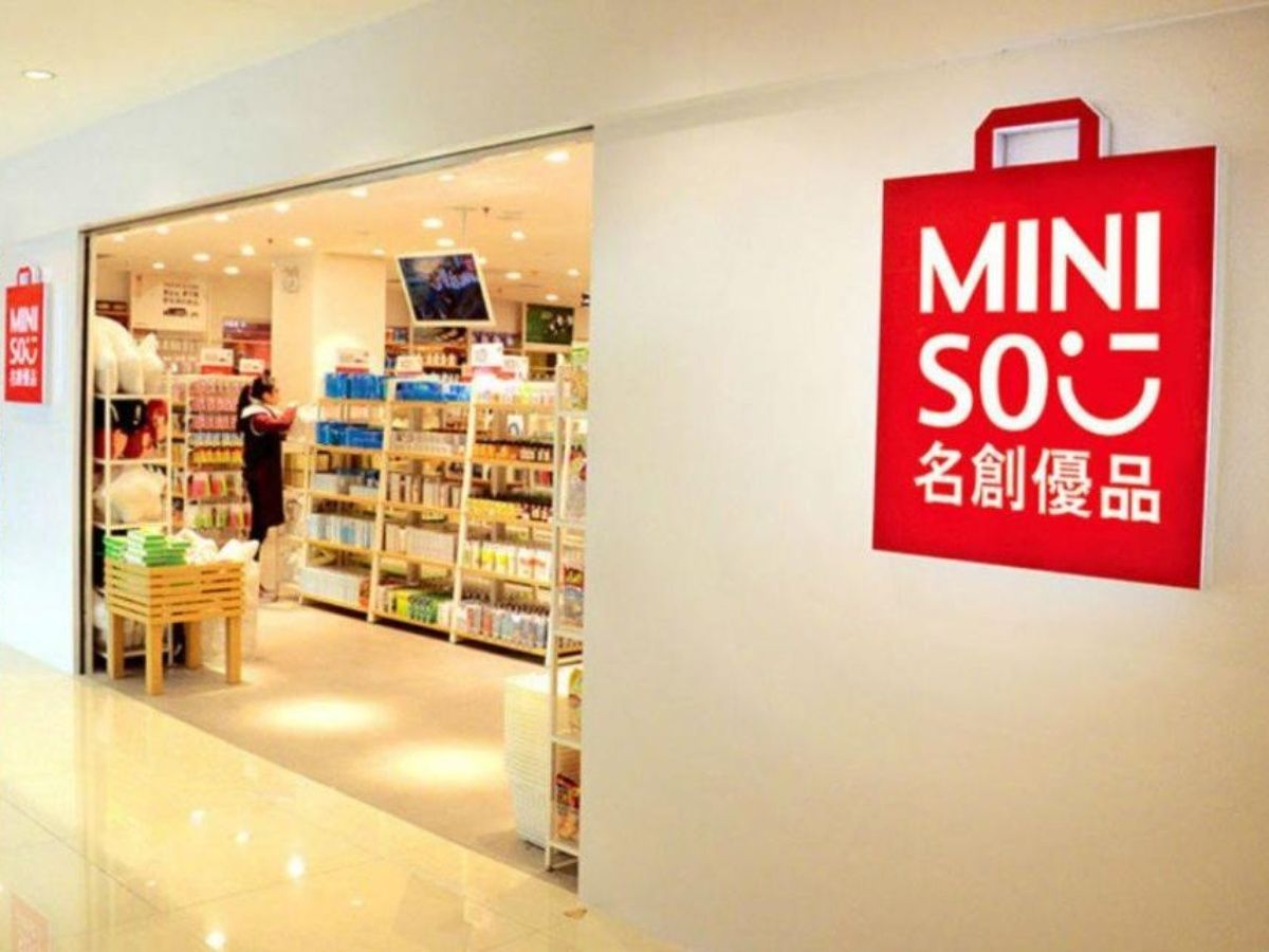 Slim concreta compra de acciones en Miniso