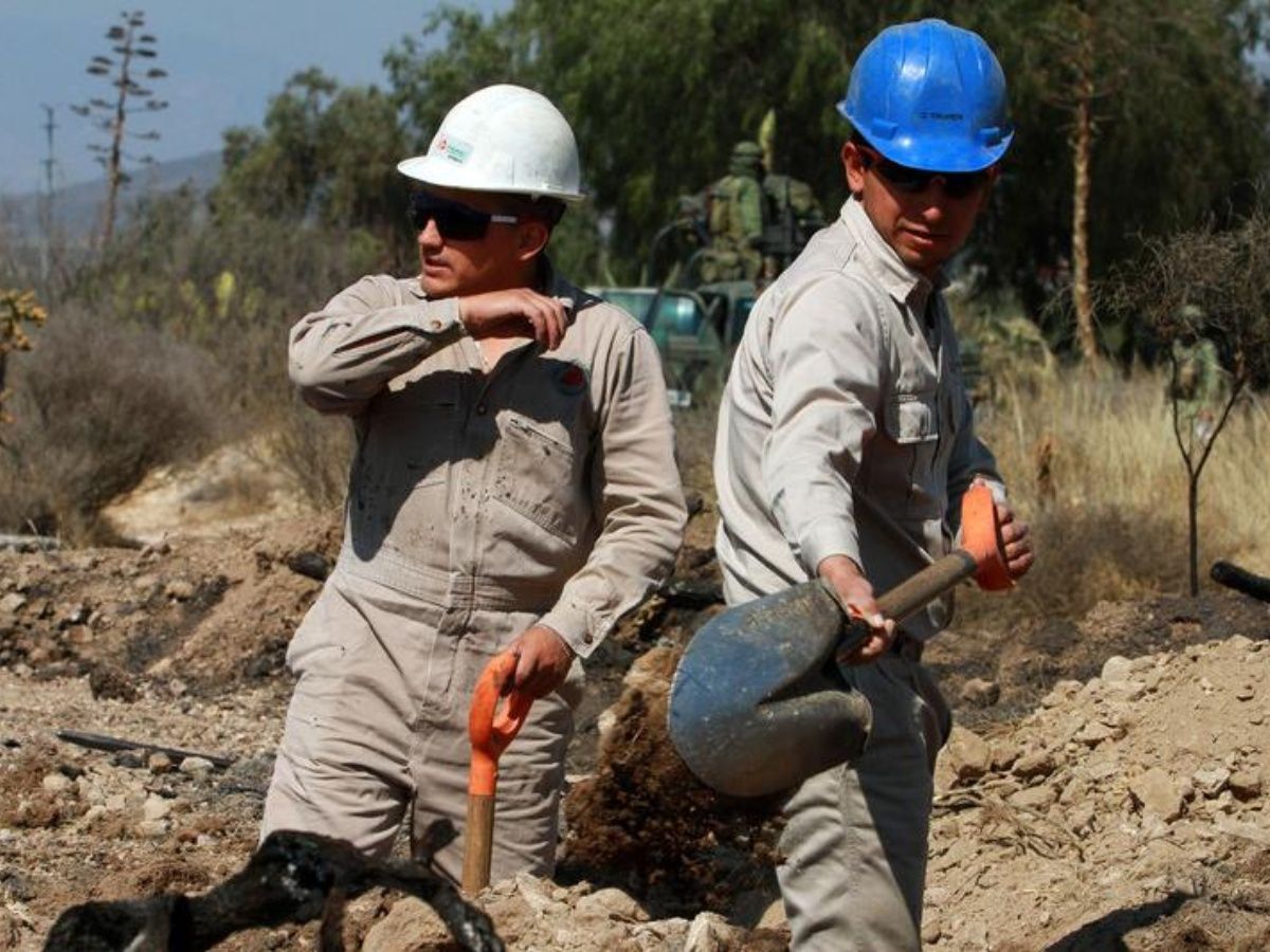Vamos a rescatar a Pemex con sus trabajadores: López Obrador