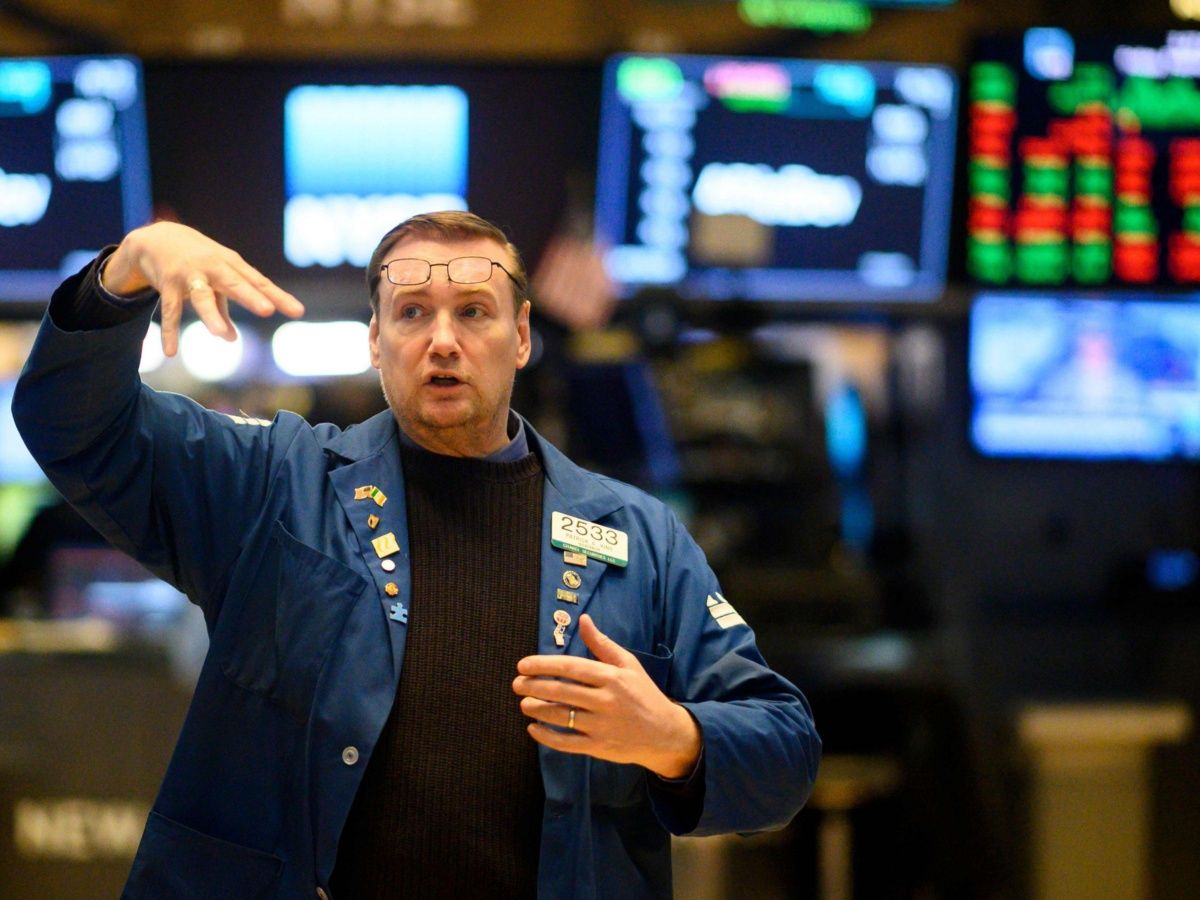 Wall Street cae un día después de imponer máximos históricos
